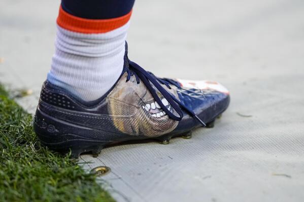 Denver Broncos Honor Demaryius Thomas With Help From Detroit Lions