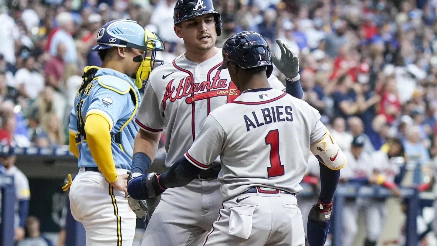 Braves' offense slugs four homers to complete sweep of Milwaukee