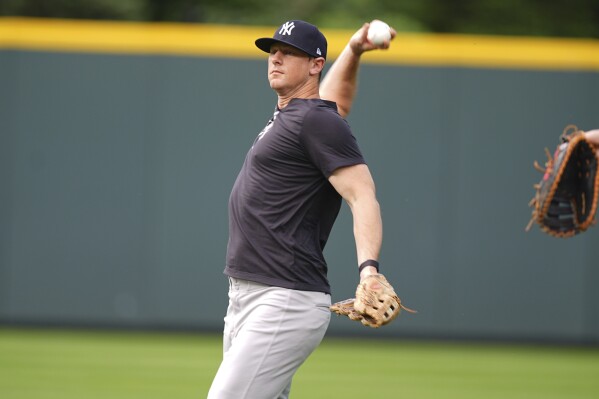 New York Yankees second baseman DJ LeMahieu warms up before a baseball game against the Colorado Rockies, Friday, May 23, 2025, in Denver. (AP Photo/David Zalubowski)