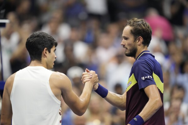 Medvedev bate Alcaraz e regressa à final do US Open - US Open - Jornal  Record