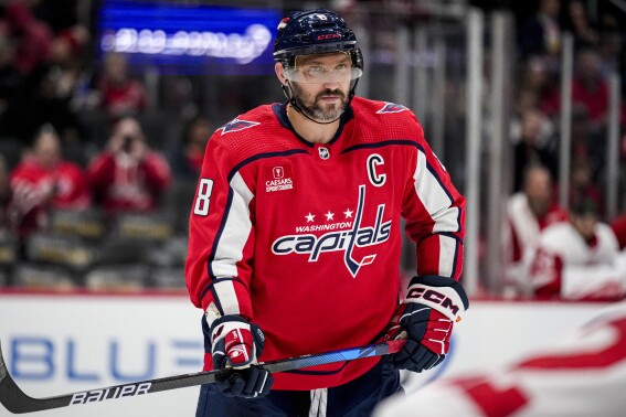 Goal no. 802: Alex Ovechkin passes Gordie Howe with no-look empty