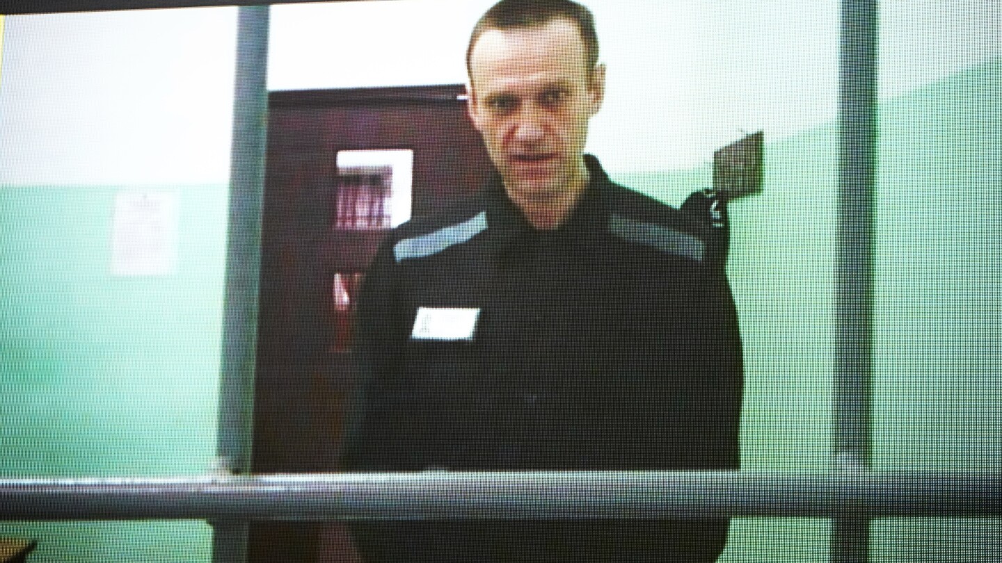 Къде е врагът на Кремъл Навални? Неговите съюзници казват, че той е бил преместен, но все още не знаят къде