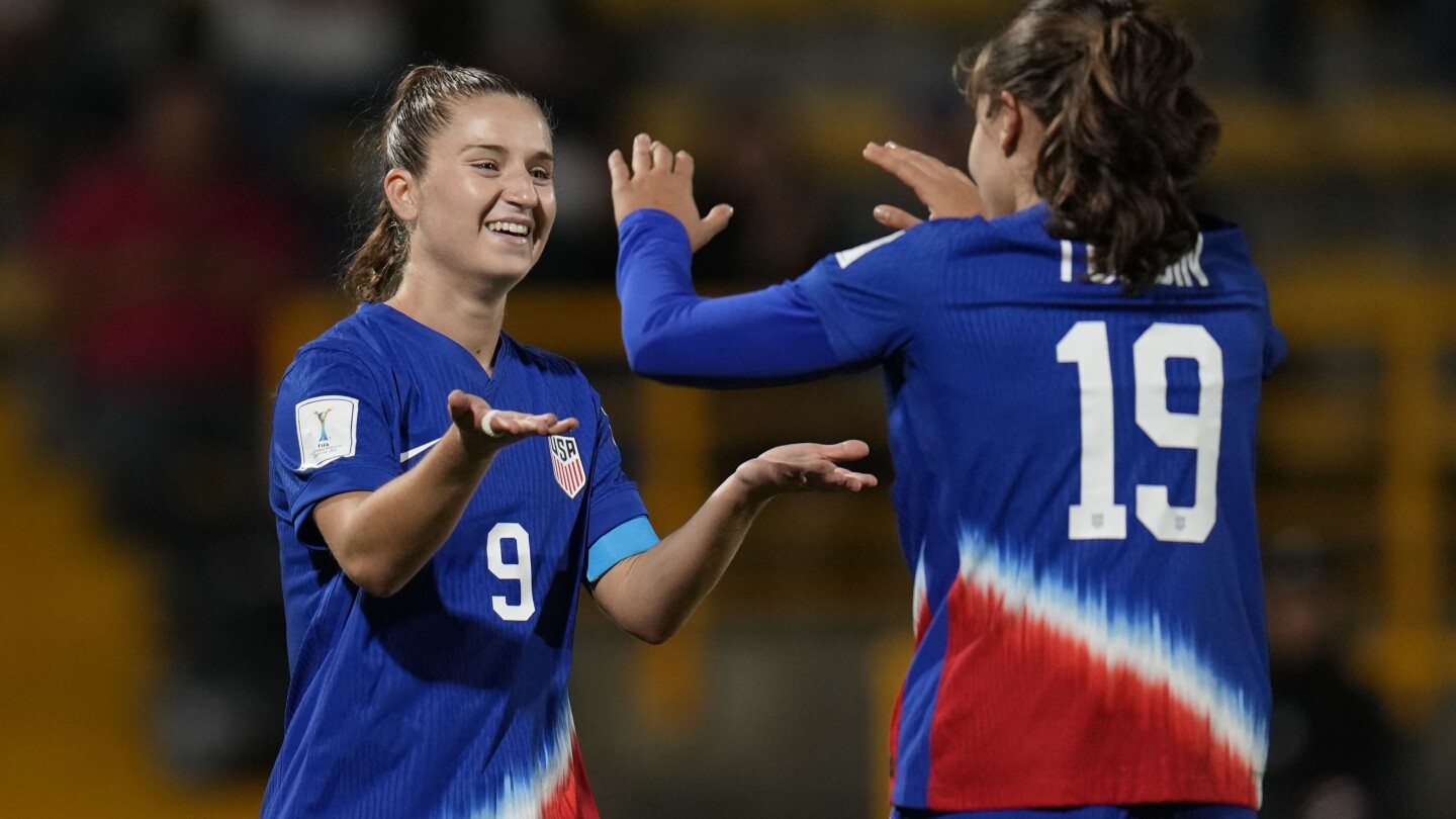 Naeher and Sentnor Win 2024 U.S. Soccer Awards