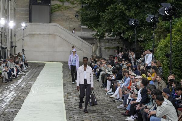 LIVESTREAM: Virgil Abloh Shows His Menswear SS20 Collection