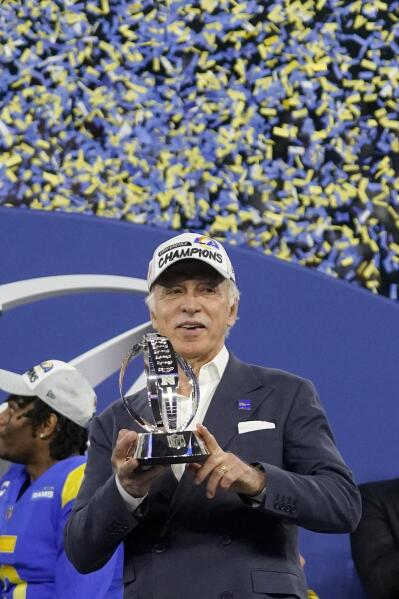 Los Angeles Rams presented with George Halas trophy after winning