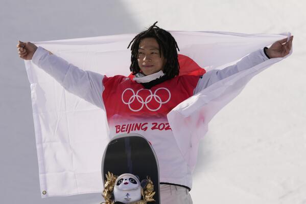 Gold medal winner Japan's Ayumu Hirano celebrates during the venue award ceremony for the men's halfpipe finals at the 2022 Winter Olympics, Friday, Feb. 11, 2022, in Zhangjiakou, China.(AP Photo/Francisco Seco)
