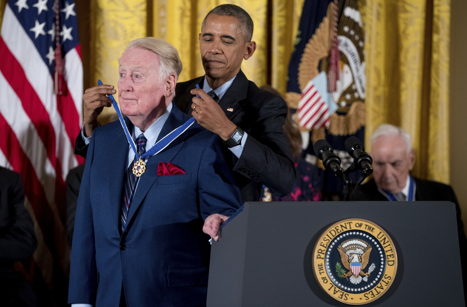 Hall of Fame broadcaster Vin Scully home from hospital after falling