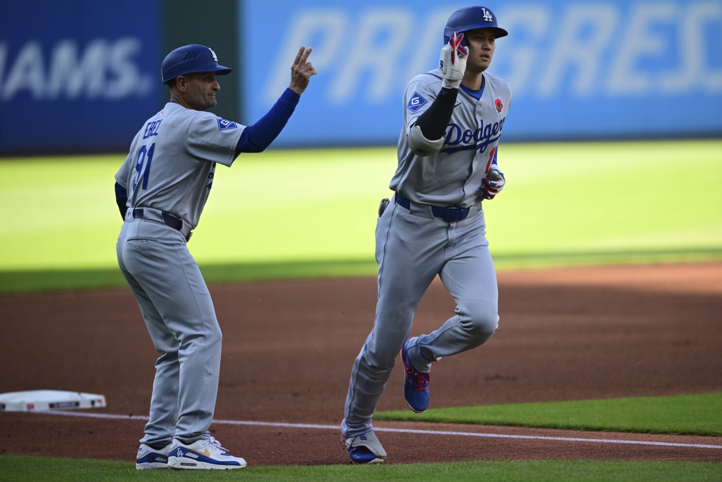 Shohei Ohtani's leadoff homer powers Dodgers to 7-2 win over Guardians