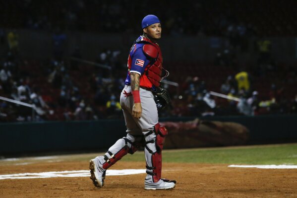 Yadier Molina will catch for Puerto Rico in World Baseball Classic