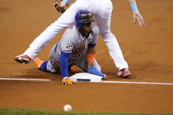 Rookie Lee finally makes contact, Mets beat Marlins in 12th