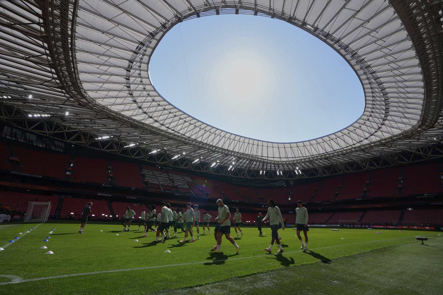 Europa League final: It's all or nothing for Man United and Tottenham