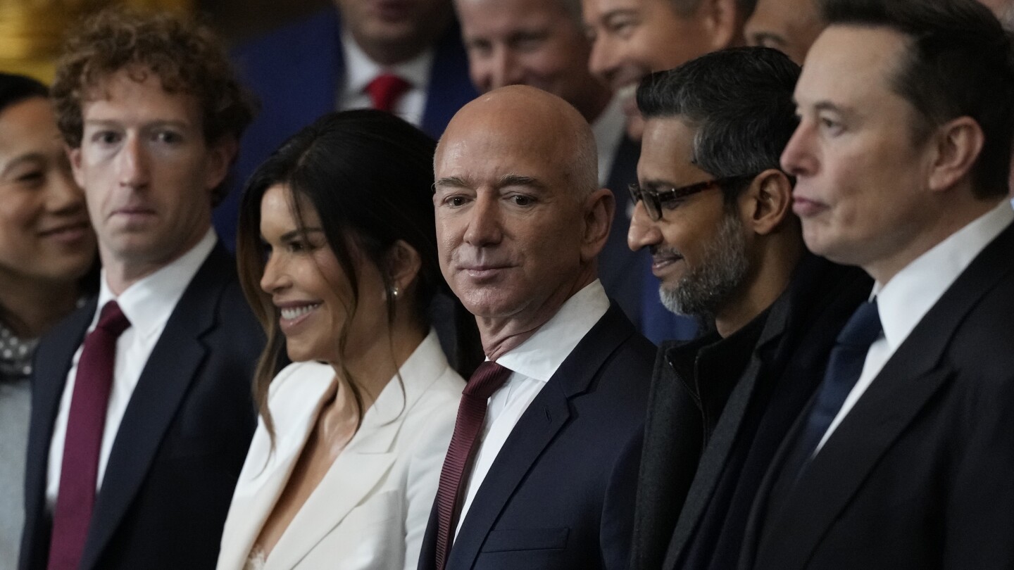 Trump, a populist president, is flanked by tech billionaires at his inauguration