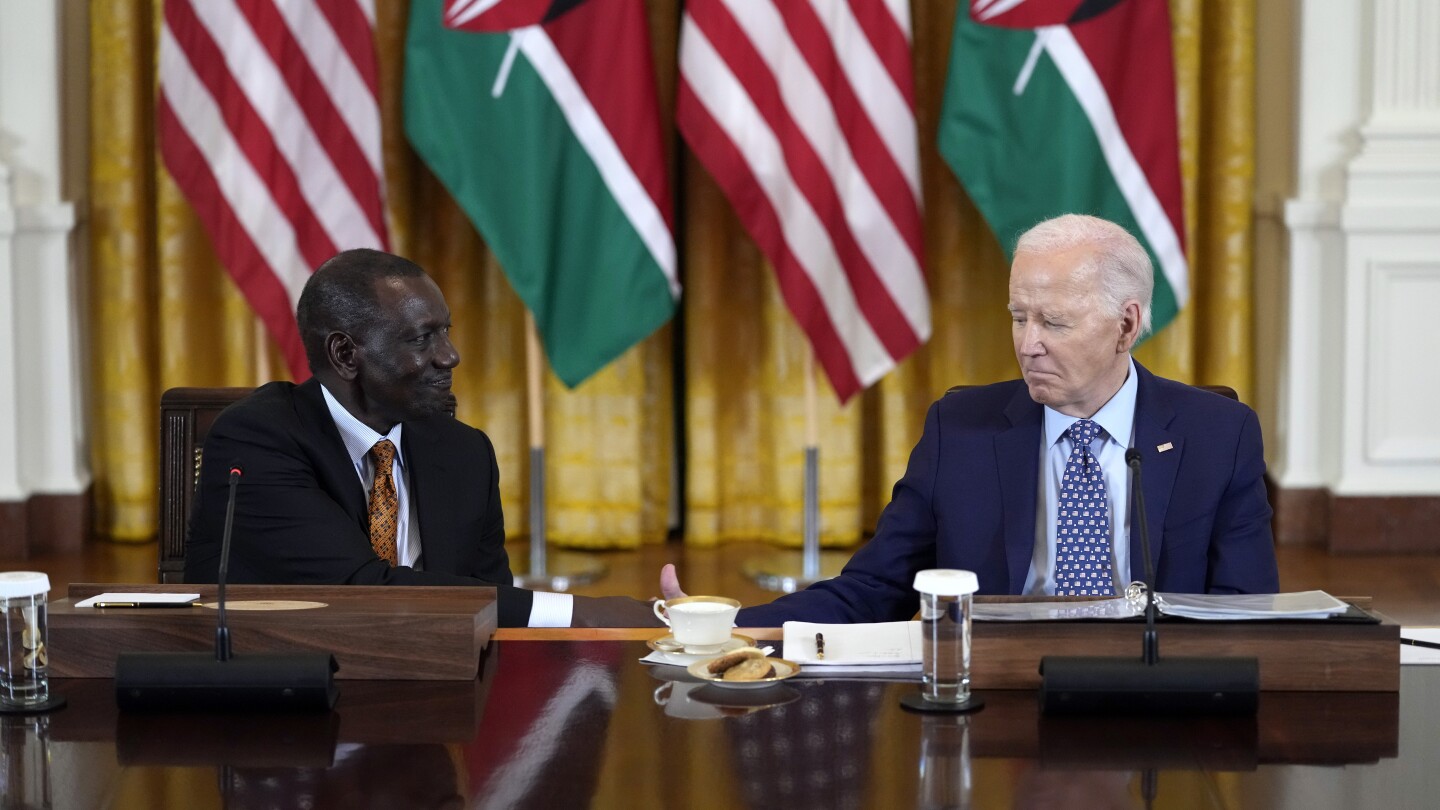 ВАШИНГТОН (АП) — Президентът Джо Байдън и президентът на Кения
