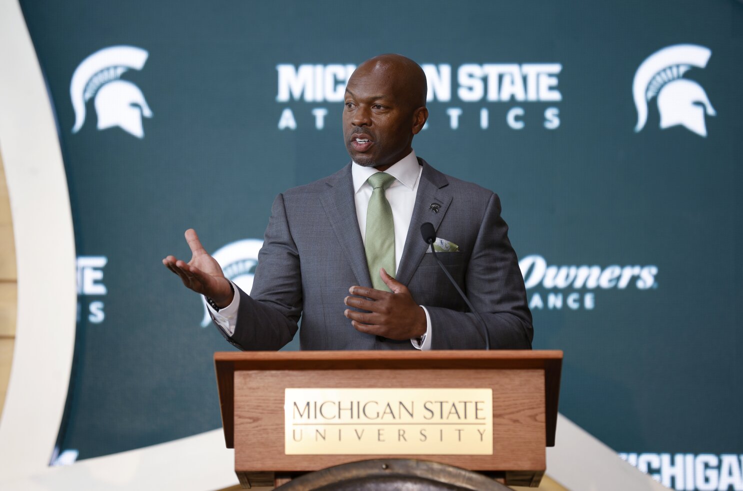Michigan State athletic director Alan Haller leaving, Tom Izzo will be co-interim AD