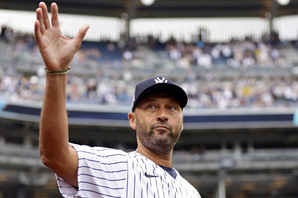 Jorge Posada makes debut at Yankees Old Timers' Day - ABC7 New York