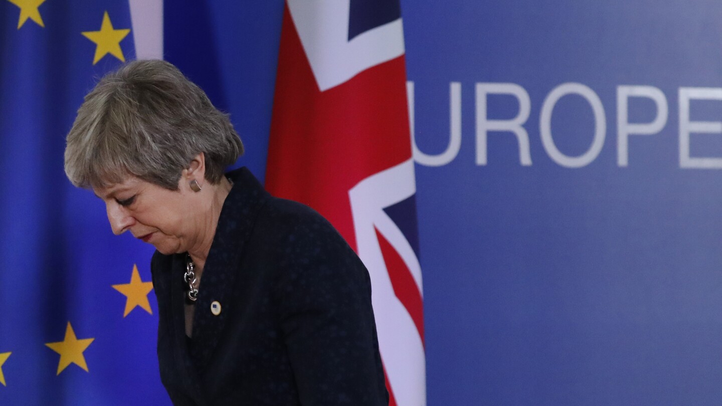 Бившият британски лидер Тереза ​​Мей казва, че ще напусне парламента преди изборите тази година