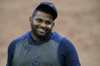 Braves add INF Pablo Sandoval to 40-man roster