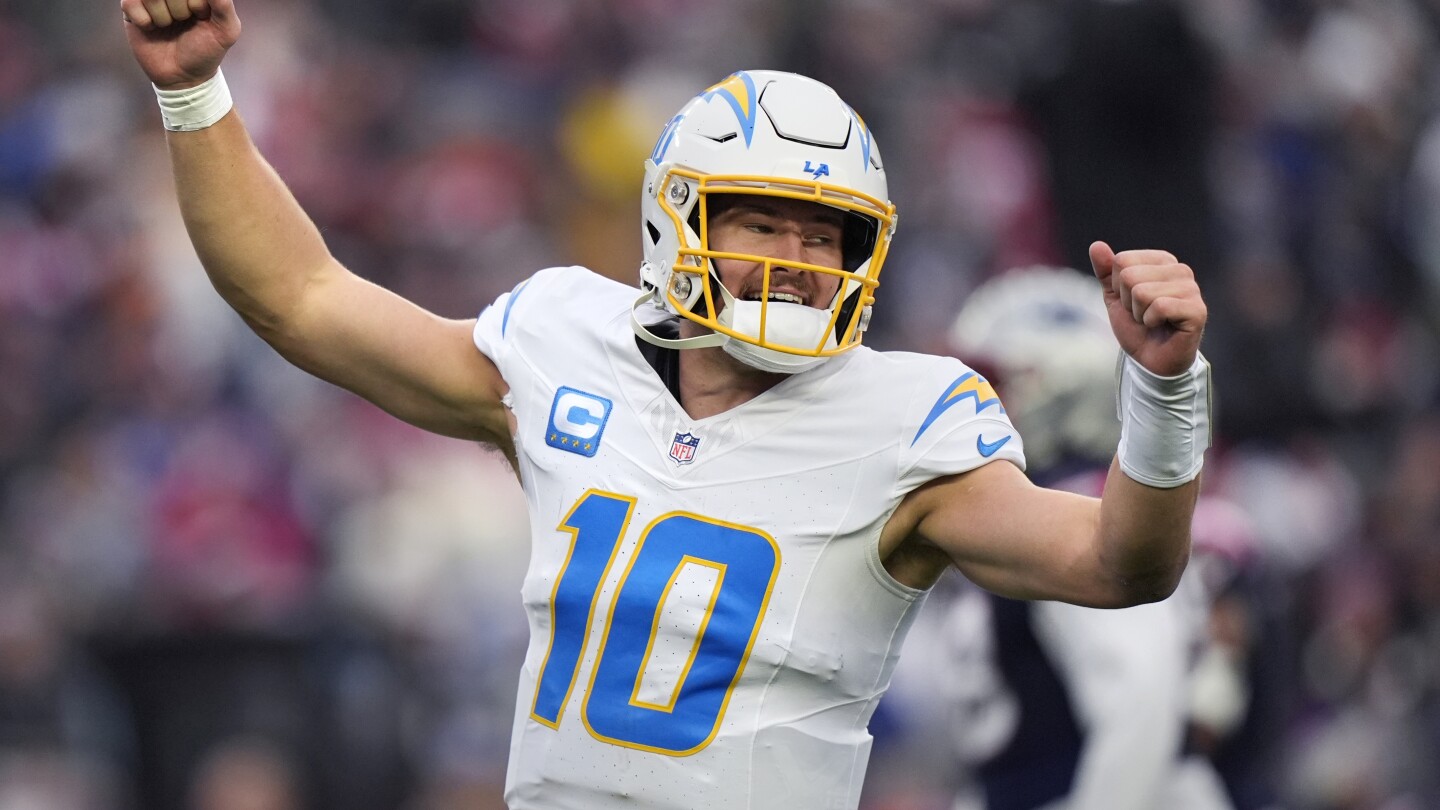 Raiders Face Chargers in Season Finale