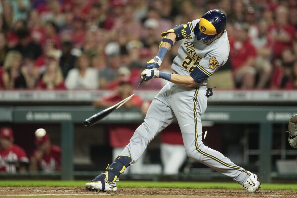 Brewers rally to beat Reds 4-3, open 2-game NL Central lead - The