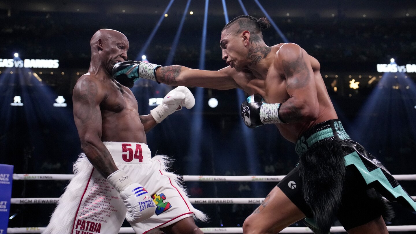 Image Luis Angel H Mora image beautiful - Barrios wins interim WBC welterweight belt with unanimous decision ...