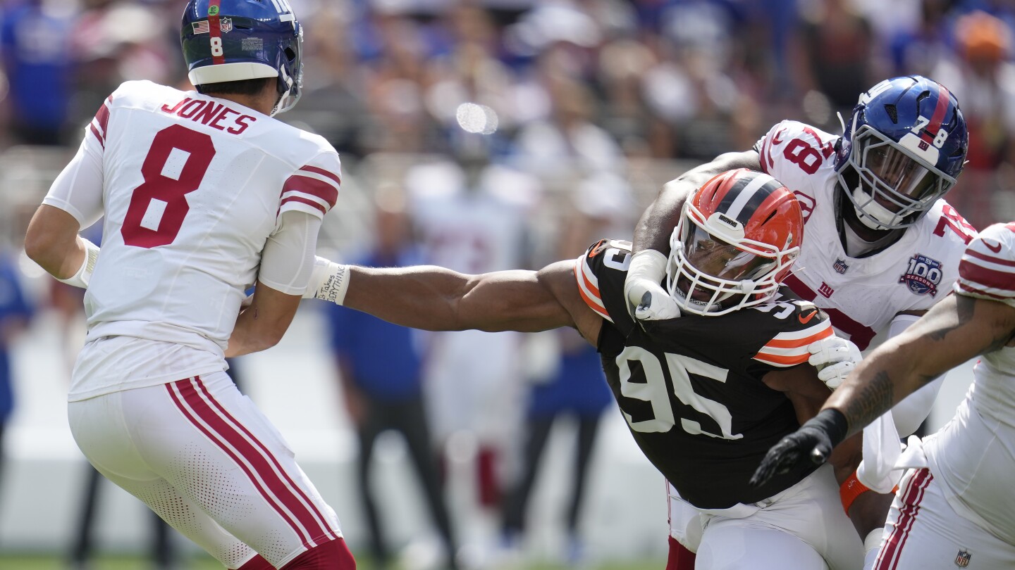 Browns’ Garrett pushing through several injuries, NFL’s top DE determined to play against Vegas