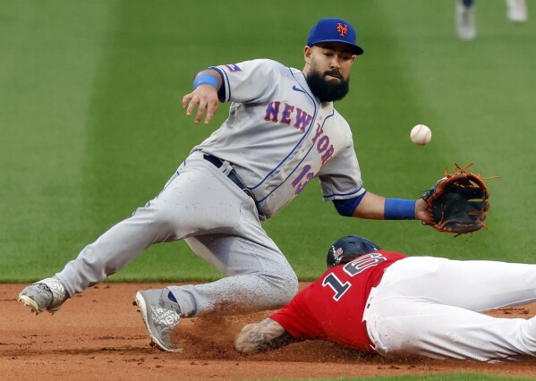 Mets' Guillorme goes on IL after injuring calf against Red Sox