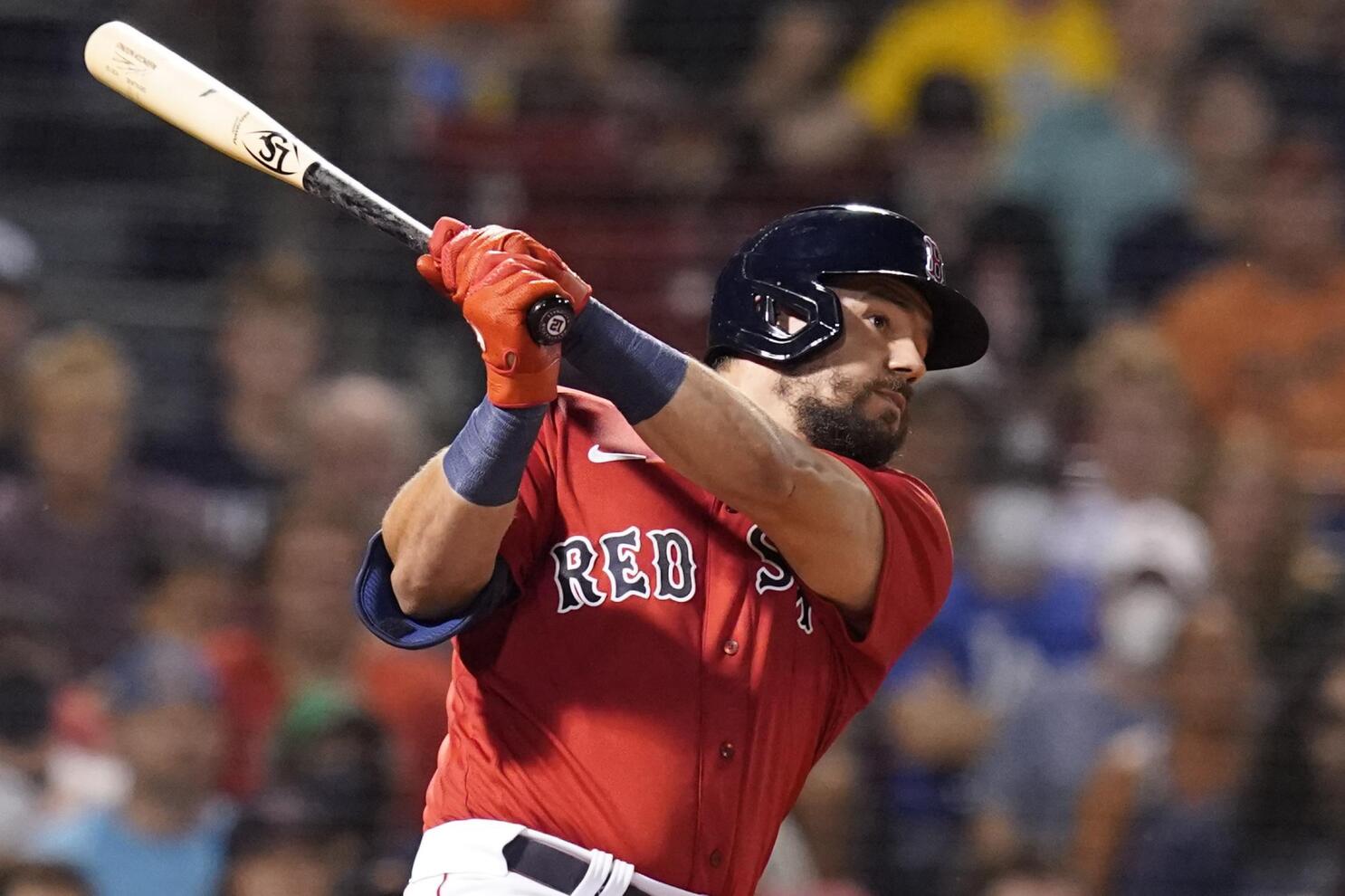 Dalbec homers in debut for Red Sox