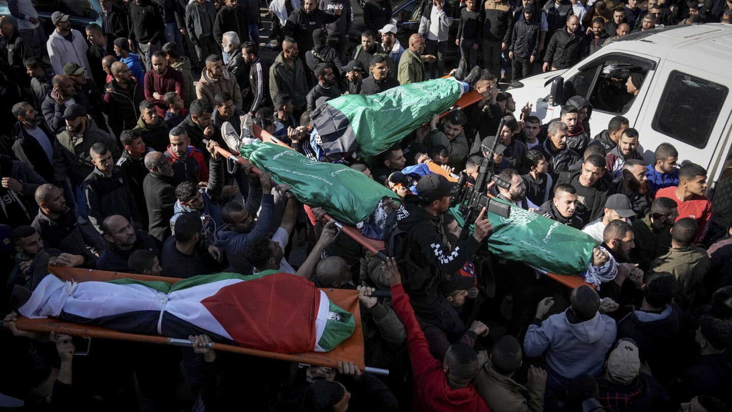 Стрелба от автомобил и сблъсъци в гореща точка на Западния бряг загинаха 6 палестинци и 2 израелци