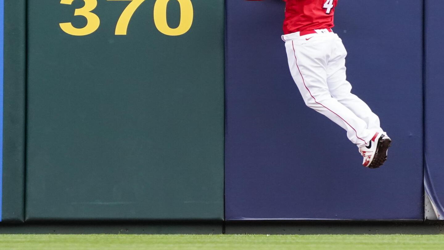 Wil Myers crushes two home runs in 13-0 victory over Phillies 