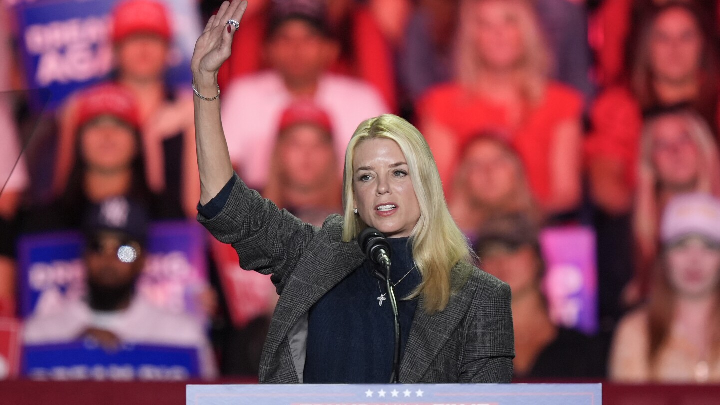 O que saber sobre Pam Bondi, a nova escolha de Trump para procuradora-geral
 #ÚltimasNotícias
