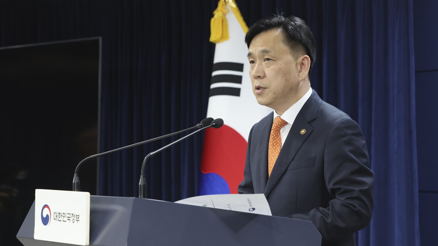 South Korea stresses need for fair treatment for Line chat app operator Naver-ZoomTech News