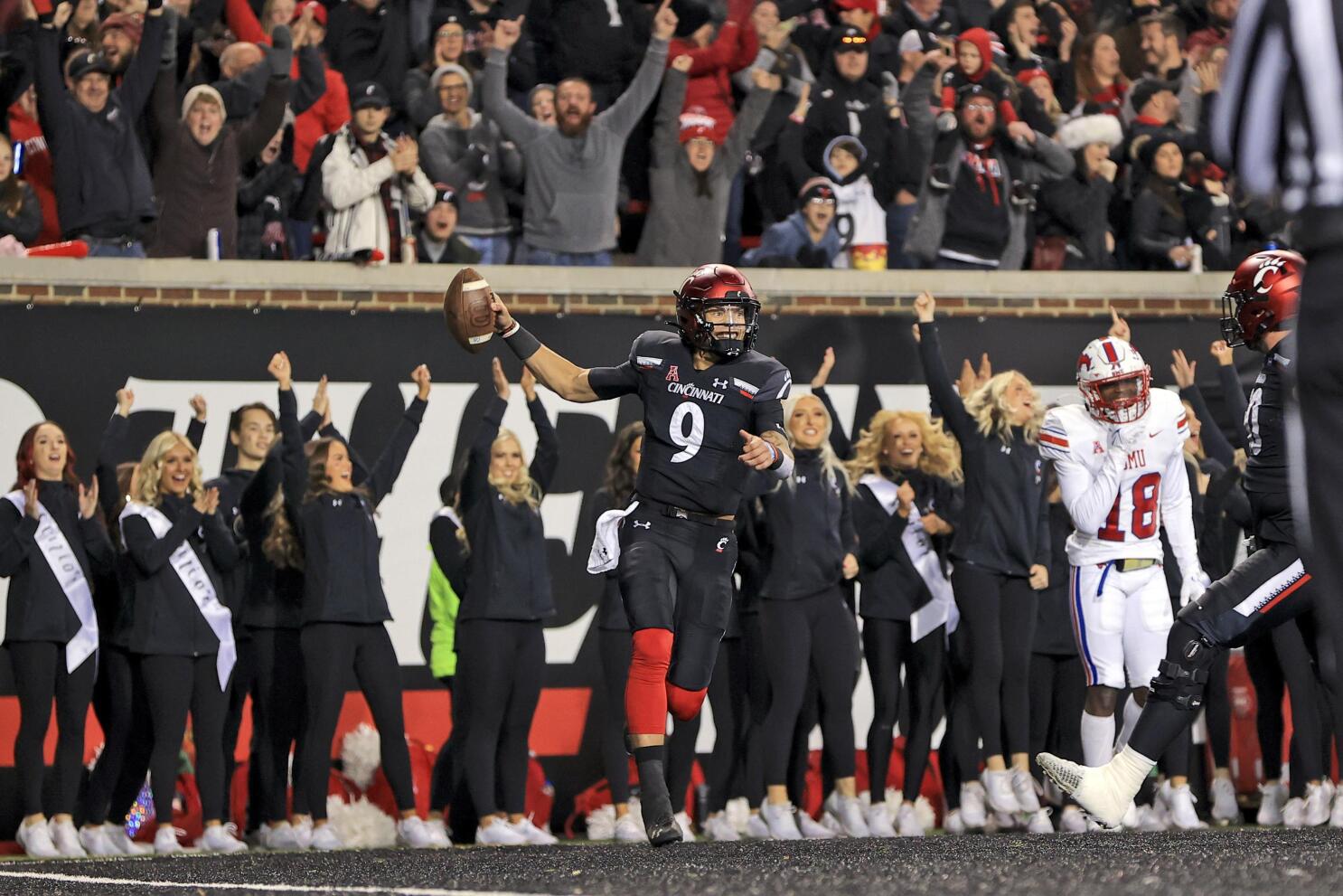 Cincinnati moves into College Football Playoff position