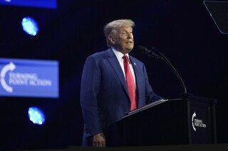 El expresidente Donald Trump habla en la conferencia Turning Point Action, el sábado 15 de julio de 2023, en West Palm Beach, Florida. (AP Photo/Lynne Sladky)
