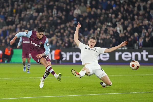 West Ham's Edson Alvarez, left, scores his side's second goal during the Europa League Group A soccer match between West Ham United and SC Freiburg at the London stadium in London, Thursday, Dec. 14, 2023. (AP Photo/Kirsty Wigglesworth)