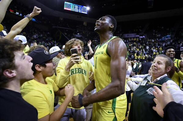 Oregon center N'Faly Dante (1) celebrates with Oregon fans after the team's win over Arizona in an NCAA college basketball game Saturday, Jan. 14, 2023, in Eugene, Ore. (AP Photo/Andy Nelson)