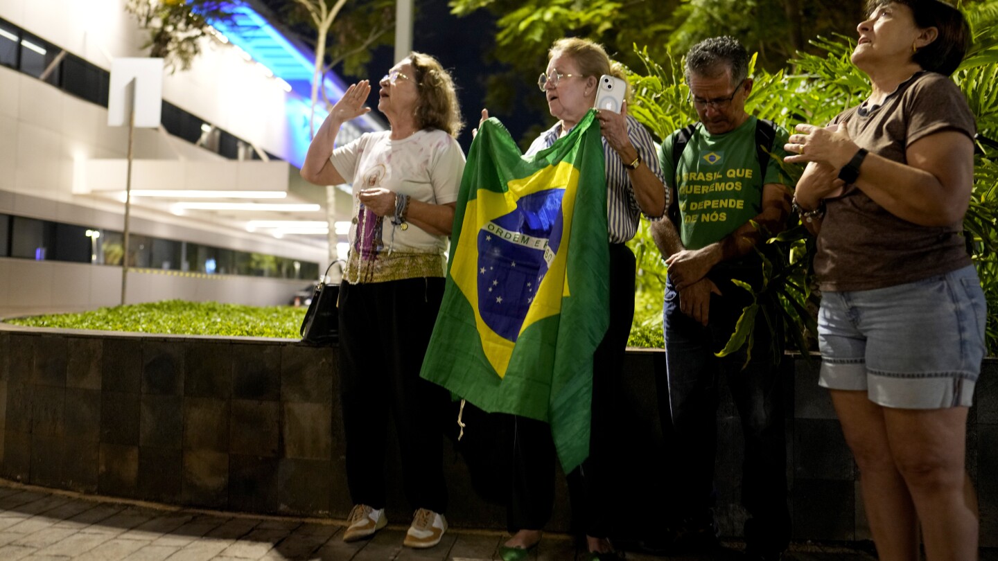 Brasil: Operan al expresidente Bolsonaro por obstrucción intestinal