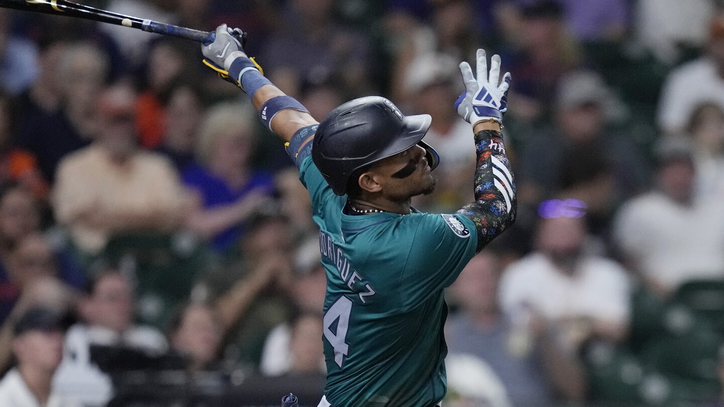Mariners Beat Astros 6-1, Delay Title
