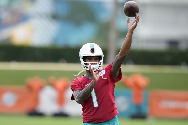 Miami Dolphins quarterback Tua Tagovailoa (1) does drills during NFL football training camp, Wednesday, July 24, 2024, in Miami Gardens, Fla. (ĢӰԺ Photo/Lynne Sladky)