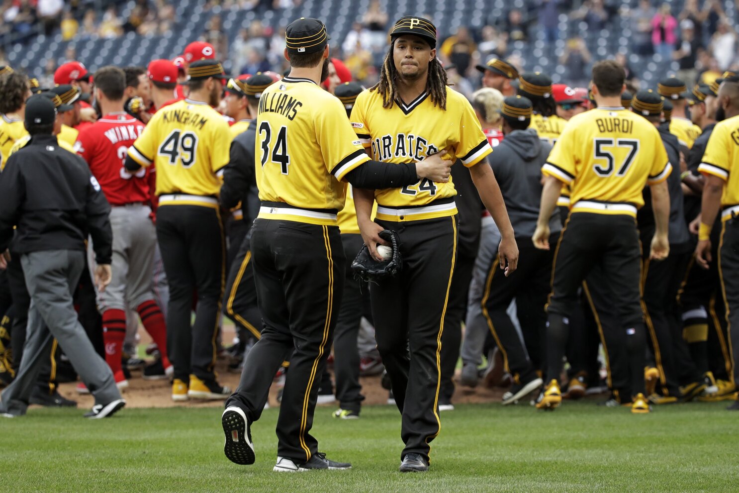 Wild Puig in middle of bench-clearing fray, Pirates top Reds
