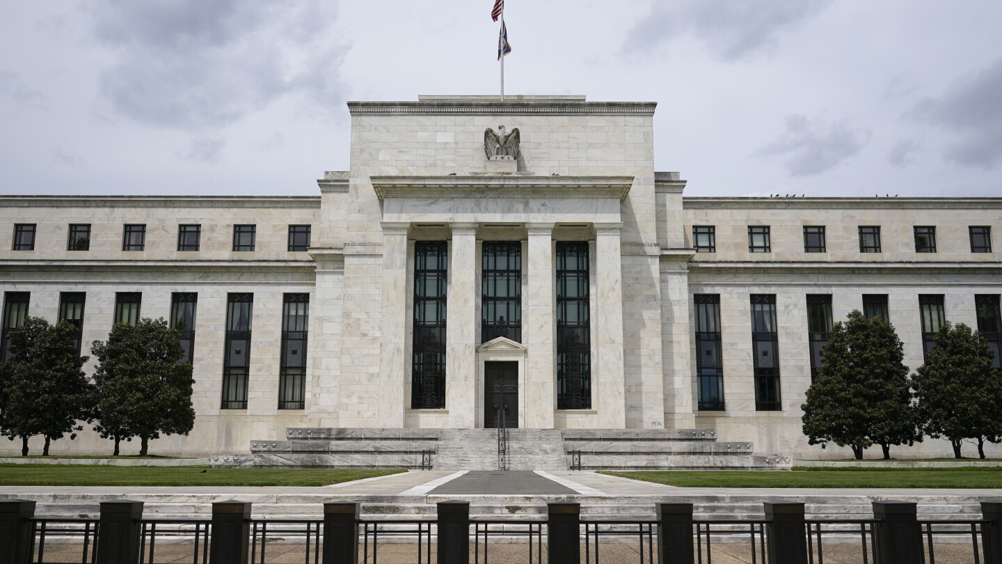 Представители на Федералния резерв предупреждават да не намаляват лихвените проценти в САЩ твърде рано или твърде много