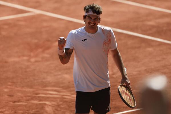 Daniil Medvedev matches career-high season win total by reaching