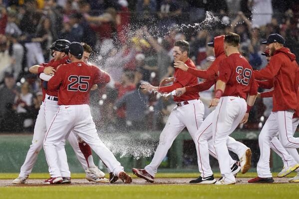 Bogaerts homers, Red Sox beat White Sox 6-3 in rain