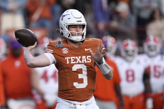 Buckeyes’ Ryan Day set sights on Quinn Ewers when the now-Texas quarterback was 8th grader