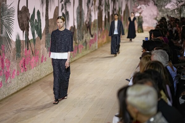 Louis Vuitton - Runway - Fall/Winter 2023-2024 Paris Fashion Week - Grazia