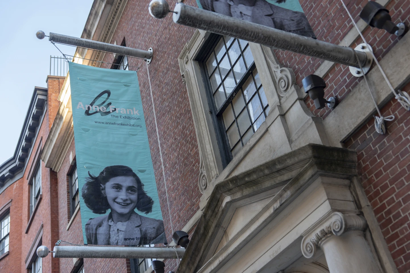 Foto de la réplica del anexo de Ana Frank.