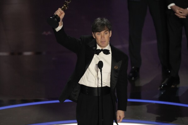 Cillian Murphy accepts the award for best performance by an actor in a leading role for "Oppenheimer" during the Oscars on Sunday, March 10, 2024, at the Dolby Theatre in Los Angeles. (AP Photo/Chris Pizzello)