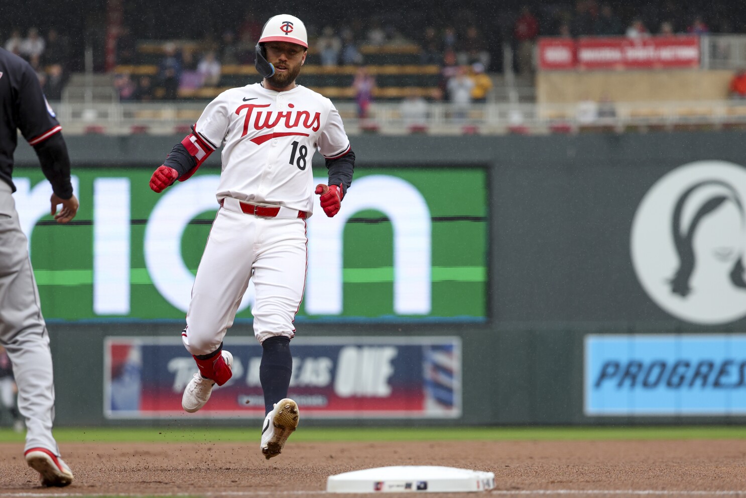 Kody Clemens hits walk-off double to give Twins 6-5 win over Guardians in Game 1 of doubleheader