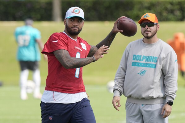 Miami Dolphins quarterback Tua Tagovailoa (1) aims a pass during a practice session at the team's training facility, Wednesday, Oct. 23, 2024, in Miami Gardens, Fla. (AP Photo/Marta Lavandier)