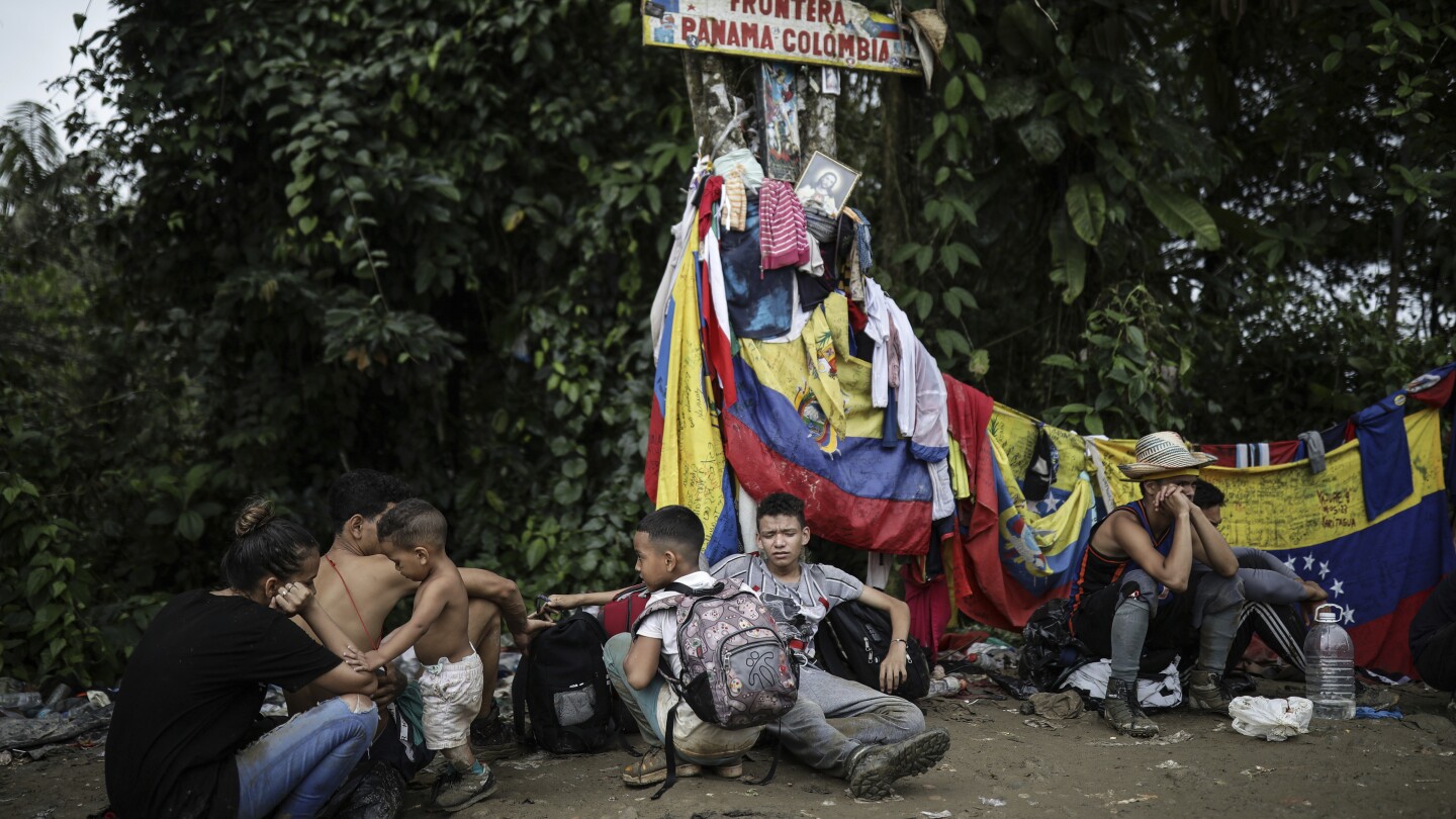 Panamá estudia nuevas medidas mientras la afluencia de migrantes por el Tapón del Darién alcanza los 300.000 en lo que va del año