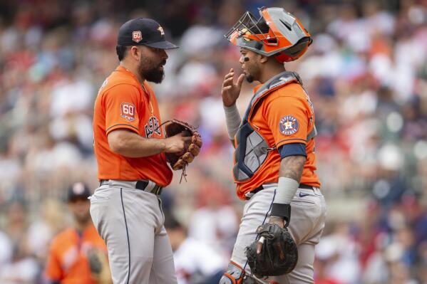 Astros' Jose Altuve comes up big at plate after fielding woes